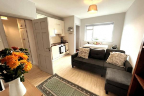 Centrally Located Two Bed Apartment - Sleeps Four
